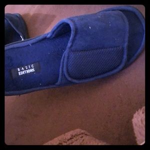 New house shoes/casual slides only used once!